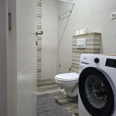 Za Exit Izdajem Moderan I Nov Stan 48m2 Apartament Petrovaradin