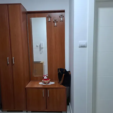 Za Exit Izdajem Moderan I Nov Stan 48m2 Apartament